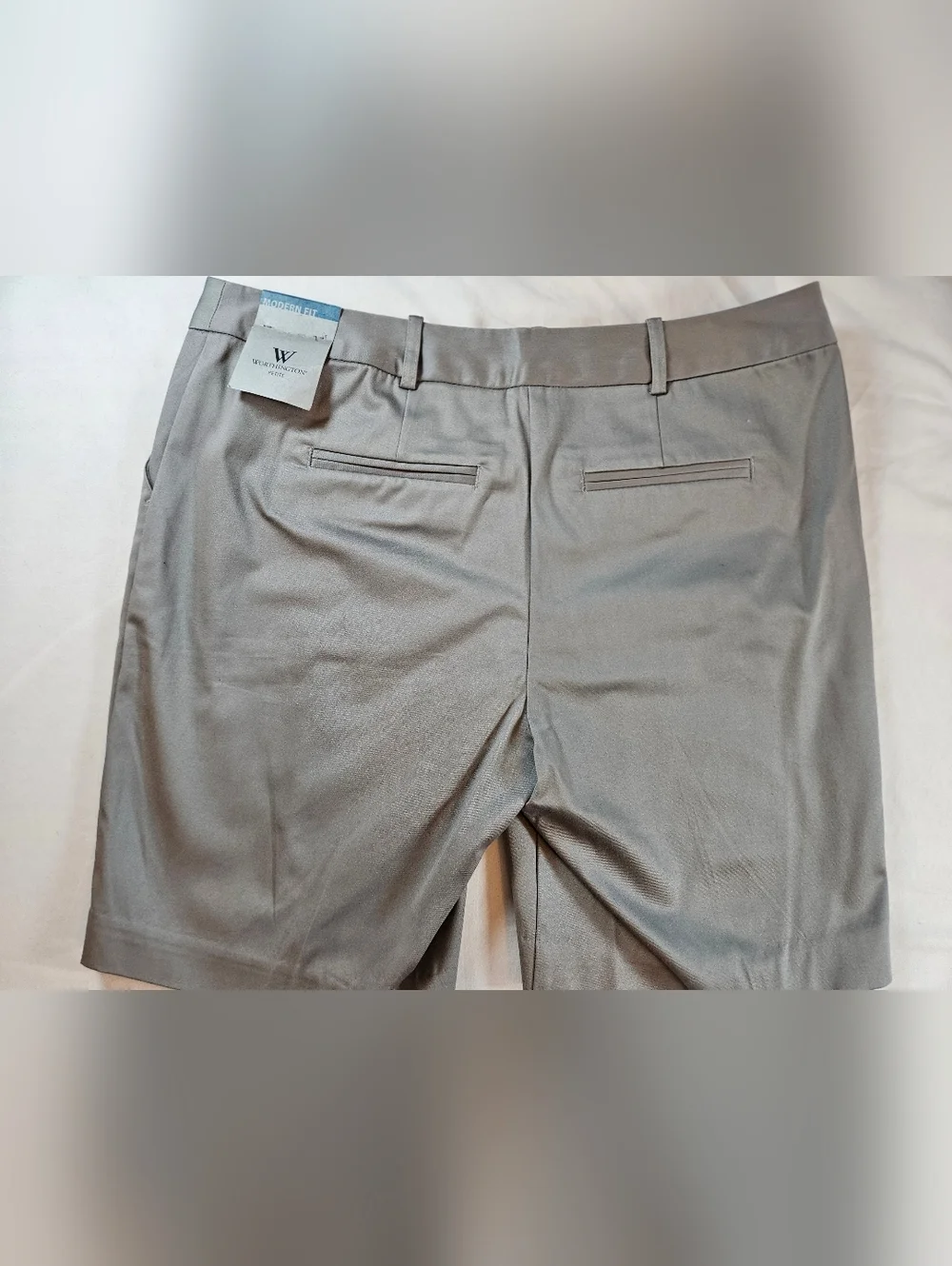 NWT Worthington Womens Petite Gray Modern Fit Bermuda Front Pleat Shorts Size 4P